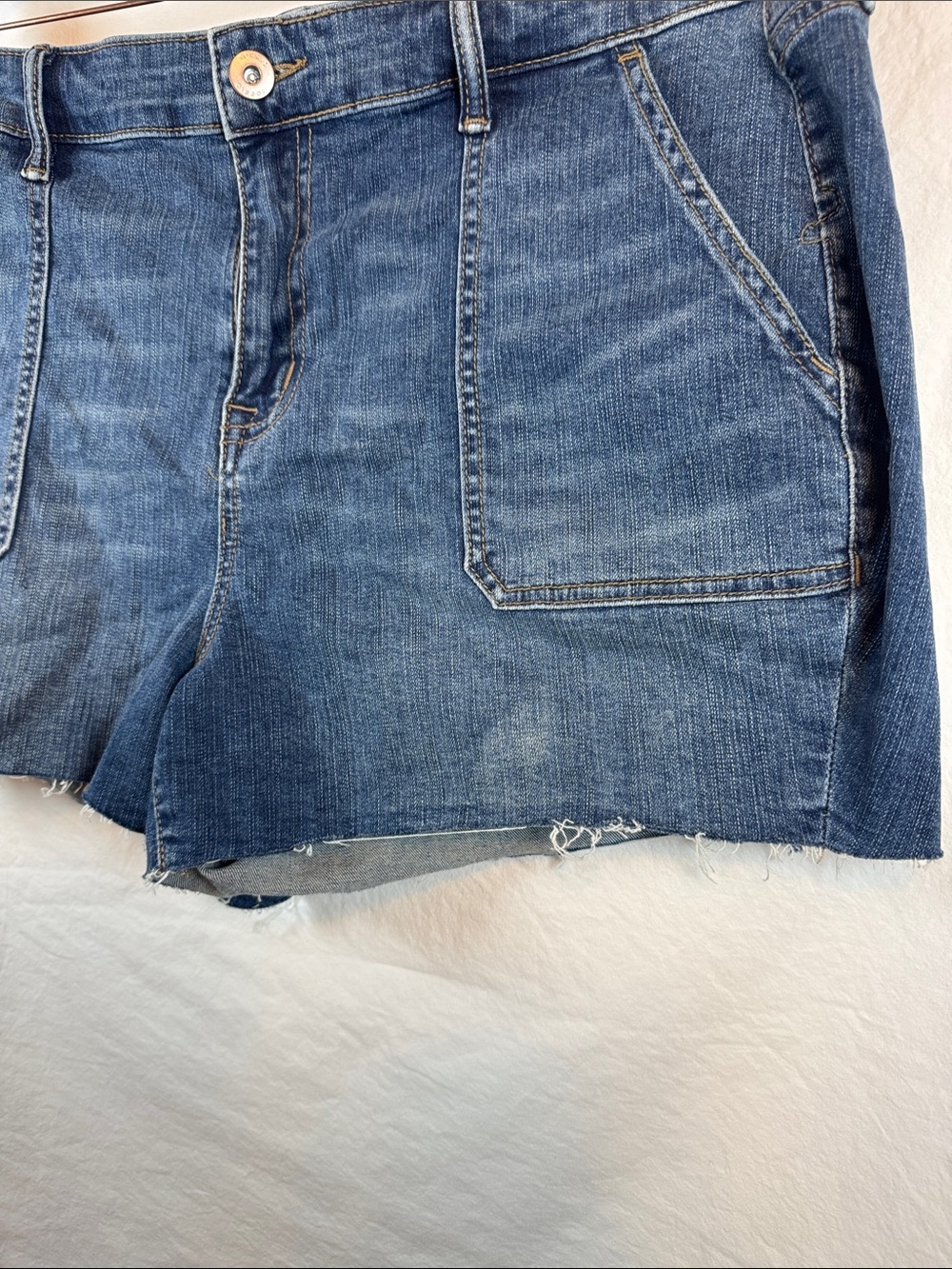 Torrid Hi Rise Jean Shorts Women’s 18 NWT - Picture 2 of 5